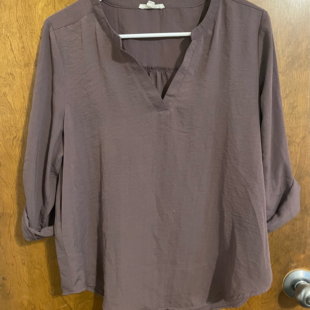 Maurice’s Flowy Women's Brown/Mauve V-Neck Top Size Medium